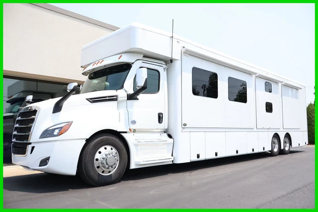 2022 Freightliner NRC RV Motorhome Coach Toy Hauler 2022 Freightliner NRC RV Motorhome Coach Toy Hauler
