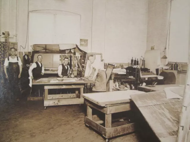 1925 Occupational Photograph of Printers Print Shop / Sign Maker Letterpress OLD