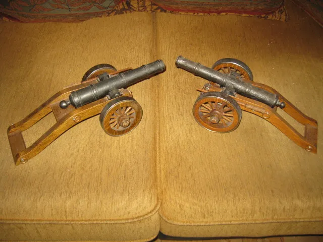 2 Kanonen Deko Kanone Metall Holz sehr schwer und selten alter unbekannt