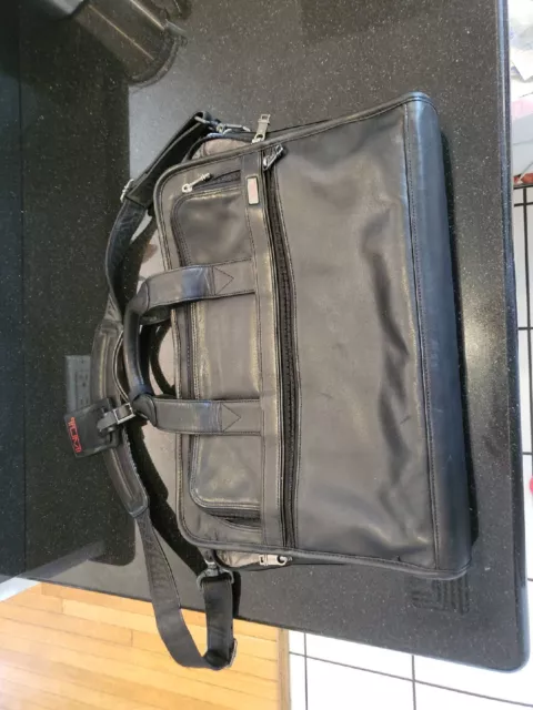VTG Tumi Large Slim Black Leather Laptop Briefcase With Strap 96011D4 Alpha ?