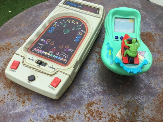 Lot De 2 Tamagotchi Vintage – Import Japon, Années 2000 (bon état)