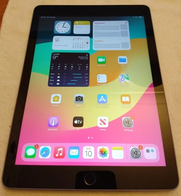 Apple iPad (6th Generation) - 32GB, WiFi, iPadOS v17 - Fully working