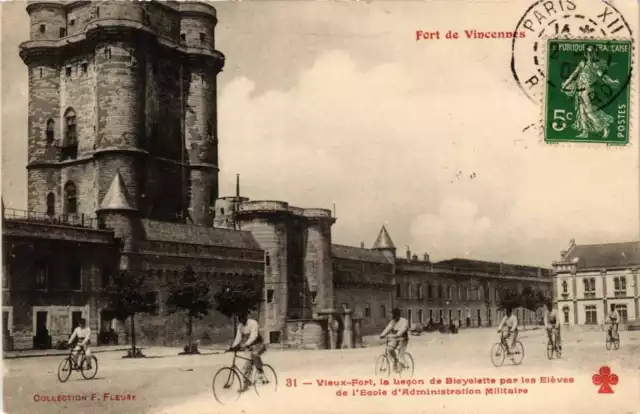 CPA AK Fort de VINCENNES Vieux-Fort La Lecon de Bicyclette by Eleves (672170)