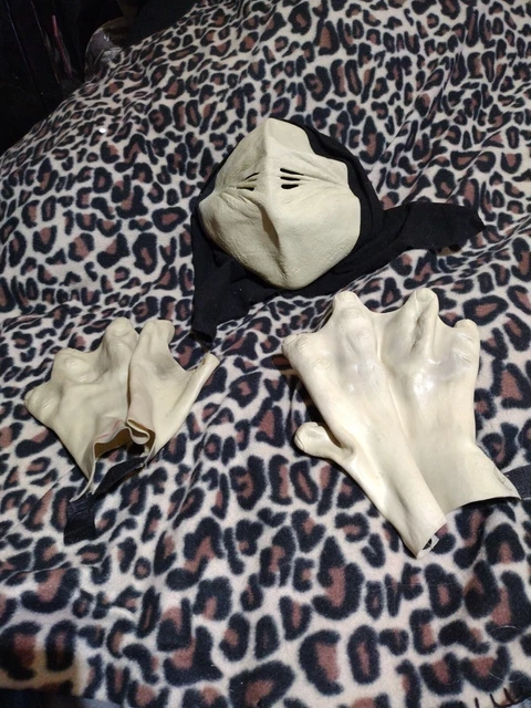 Alien/Momo Mask And Gloves
