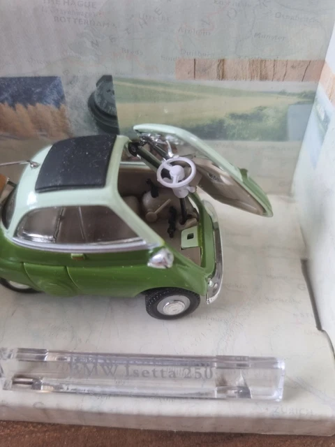 1/43 Ancienne carama Bmw Iseta 250 verte avec porte ouverte avec boîte