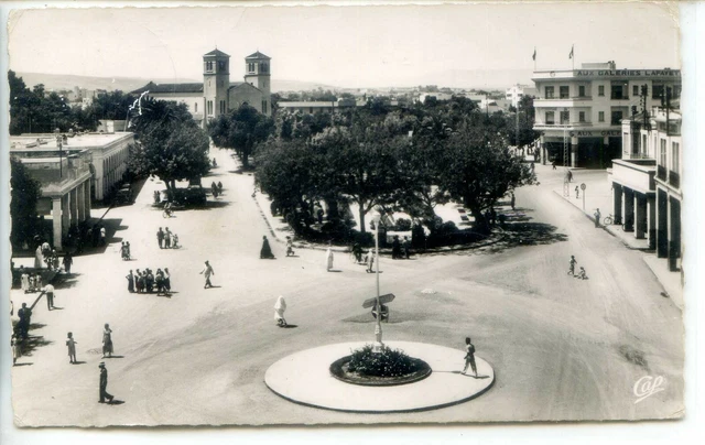 CP Maroc Morocco - Oujda - La Place de Gaulle - L'Eglise St-Louis d'Anjou