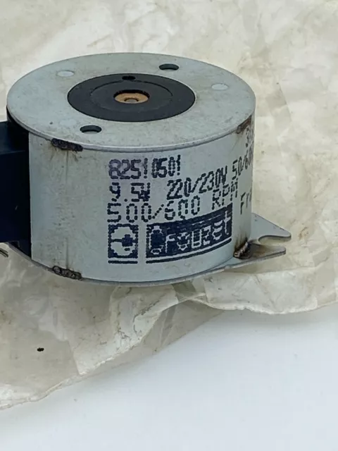 1pc x Crouzet - 82505001 - Synchronous Motor 825050 V=220