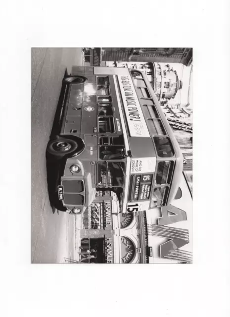 Routemaster London Bus im Piccadilly Circus - Pressefoto 1989