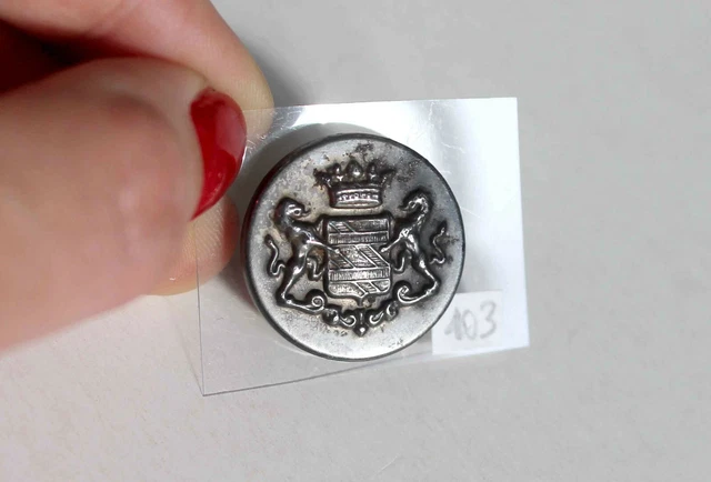Bouton livree dans boutons d'époque de collection