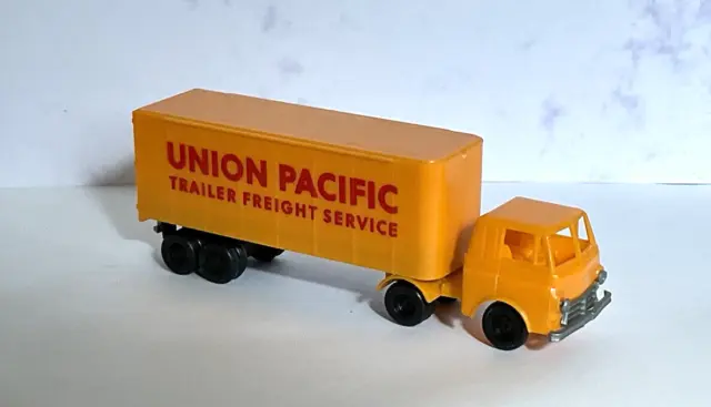Vintage Tyco HO Scale UNION PACIFIC TRAILER FREIGHT SERVICE Semi TRUCK 1:87