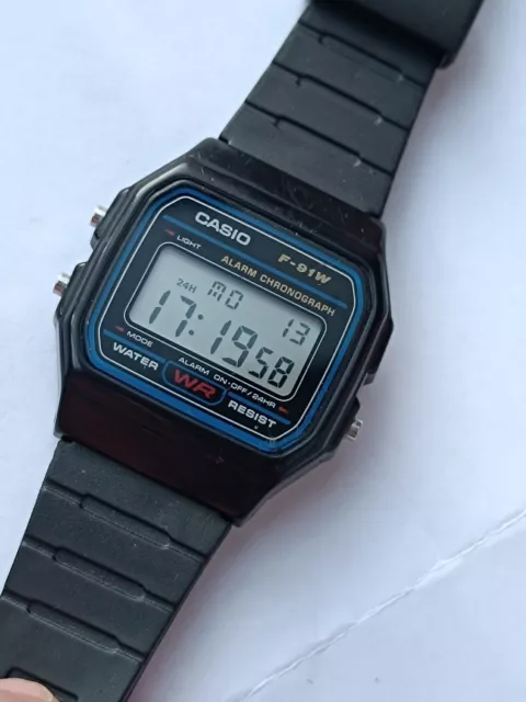 Casio W-86 digital mens quartz waterproof sports watch