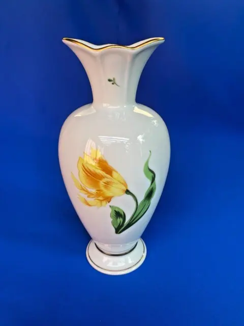 Herend Porcelain Handpainted "Kitty" Vase 7053/Ky