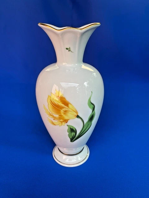 Herend Porcelain Handpainted "Kitty" Vase 7053/Ky