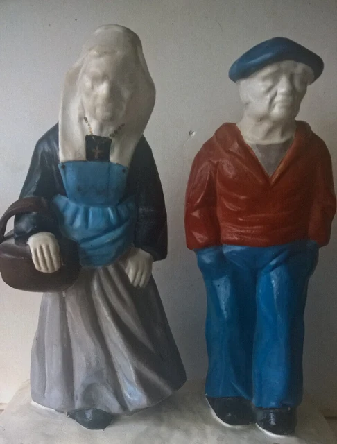 GROUPE représentant un  COUPLE de BRETONS en FAIENCE BRETONNE Bretagne Quimper