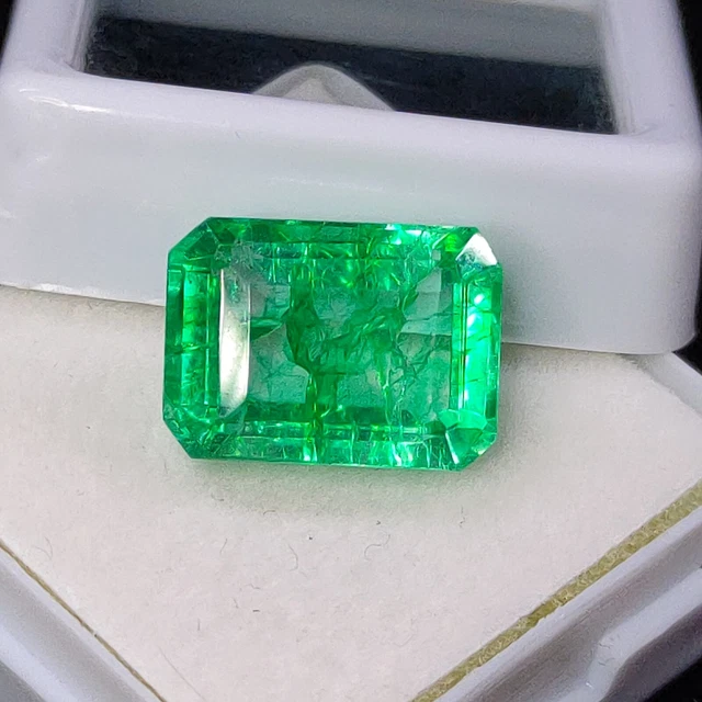 Naturel Vert Émeraude 9.62 CT Desseré Pierre Précieuse Certifié Naturel Vert Émeraude 9.62 CT Desseré Pierre Précieuse Certifié