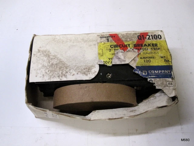 Q12100 Square D 100 Amp 2 Pole Circuit Breaker Type Q1 120/240VAC Plug On 100A