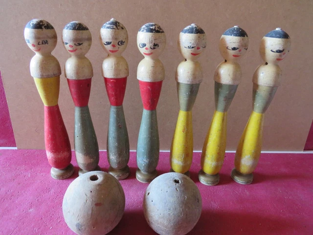 ANCIEN JEU DE 7 Quilles En Bois Peint Avec 2 Boules En Bois Brut EUR 14