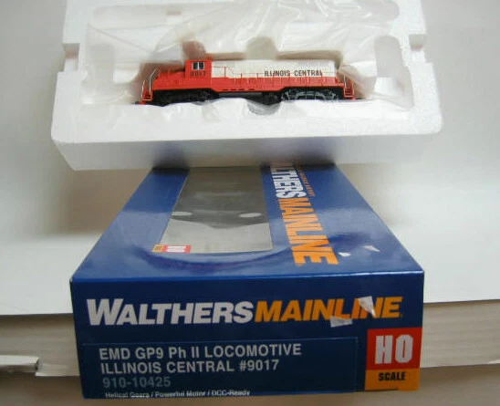 WALTHERS 910-10425 HO Illinois Central EMD GP9 Ph II #9017