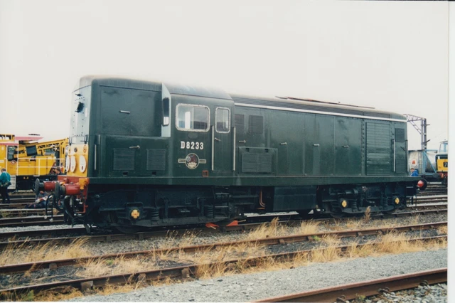 RAILWAY PHOTOGRAPH CLASS 15 D8233 ADB698001 at Crewe 27/08/1995 (TP) £1 ...