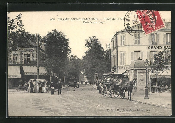 CPA Champigny-sur-Marne, Place de la Gare, attelage à cheval et tramway 1912