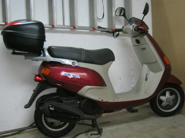 Piaggio SKR 125 10500 KM Guter Zustand mit Koffer ohne TÜV zu verkaufen