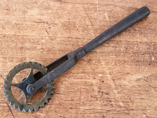 RARE Antique 19th C Hand Forged IRON Brass WHEEL Pie Crimper FOLK ART #2