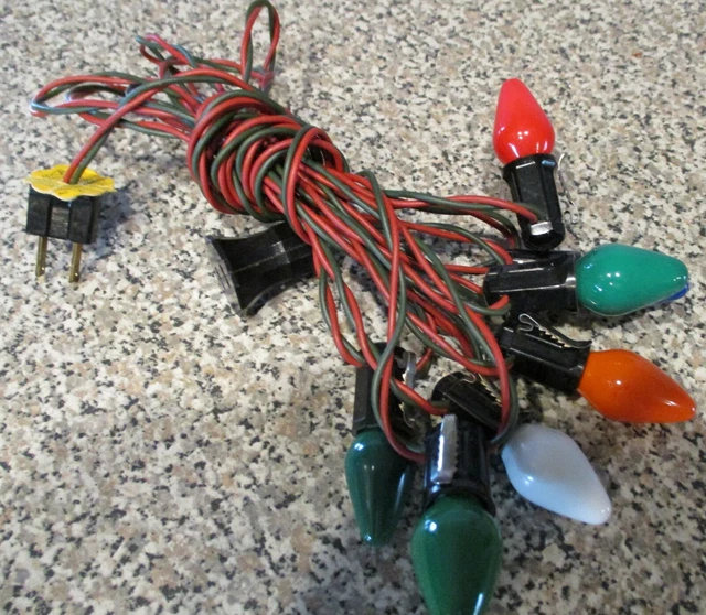 VINTAGE==RED & GREEN Wire==C7 Christmas Lights==Set of 7==With Clips