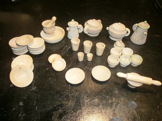 Lot de pièces de dinette ancienne en alu/fer blanc pour poupée