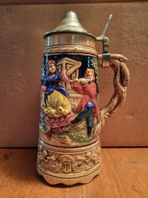 Apex lidded stein music box