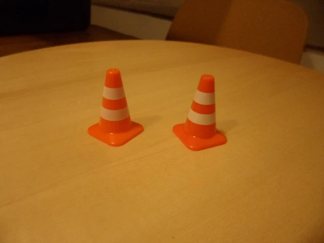 PLAYMOBIL - Lot De 2 Cônes De Signalisation Rouges Pour Chantier - Accessoire De Jeu