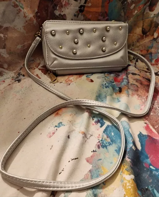 Pretty JUICY COUTURE Metallic Silver PEARL Stud Purse Mini Crossbody Wallet Bag