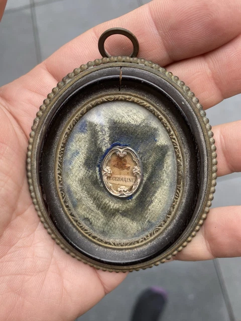 Pendentif Médaillon Vintage - Fleurs Séchées Sous Verre Ovale - Ancien - Occasion