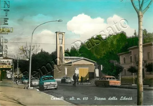 Cartolina di Carsoli, automobili e pubblicità Lambretta - L'Aquila, 1968