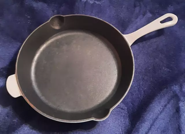 Cuisinart White Enamel Cast Iron Skillet C122-24 10" Duel Pour Spout Handle Pan