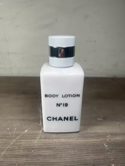 Vintage CHANEL NO. 19 Emulsion Pour Le Corps Body Lotion 7oz. 207ml pump lid
