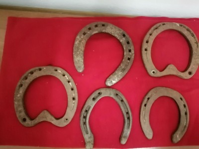Belvanr Dischi di Legno a Forma di Ferro di Cavallo 24 Pezzi Ferro di Cavallo Portafortuna DIY Ferro di Cavallo Dischi Decorazioni in Legno Intagliati in Legno con Nastro Decorativo Metallizzato 
