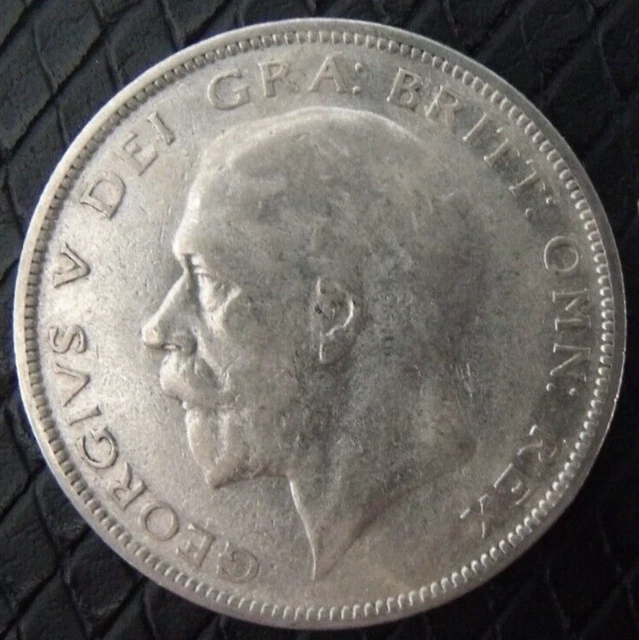 1935 GEORGE V SILVER HALF CROWN  ( 50% Silver )  British 2/6 Coin.   551
