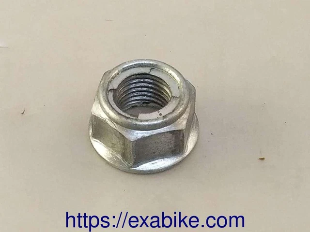 ecrou d'axe de roue arriere pour Daelim VJ 125 Roadwin  de 2004 a 2006