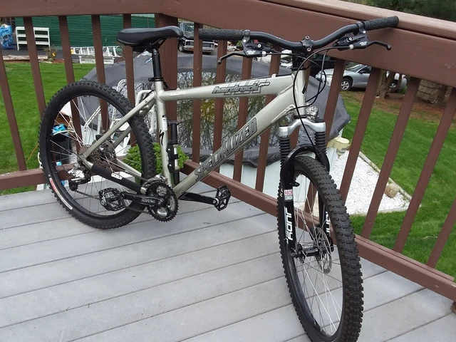 Specialised hardrock pro mountain bike deals