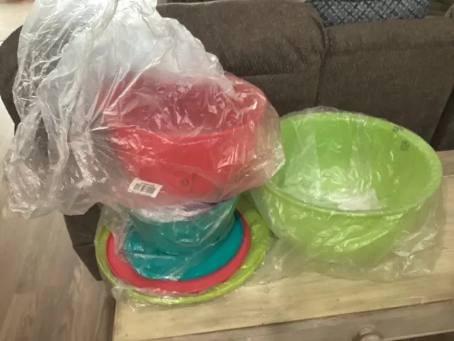 New Tupperware Impressions mixing bowls w/ Lids.  10, 18,& 31 Cup. free shipping