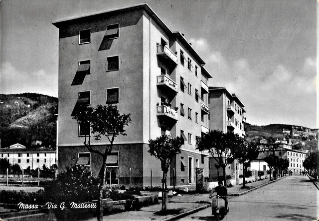 Massa - Via G. Matteotti ( Vespa )