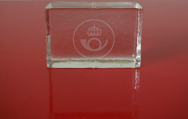 POSTVERKET SWEDISH POSTAL SERVICE Paperweight 1990 Lindshammar Glass Sweden Post