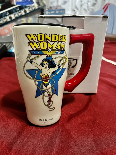 WONDER WOMAN DC COMCS MAGIC LASSO -CERAMIC TRAVEL MUG with LID, NIB