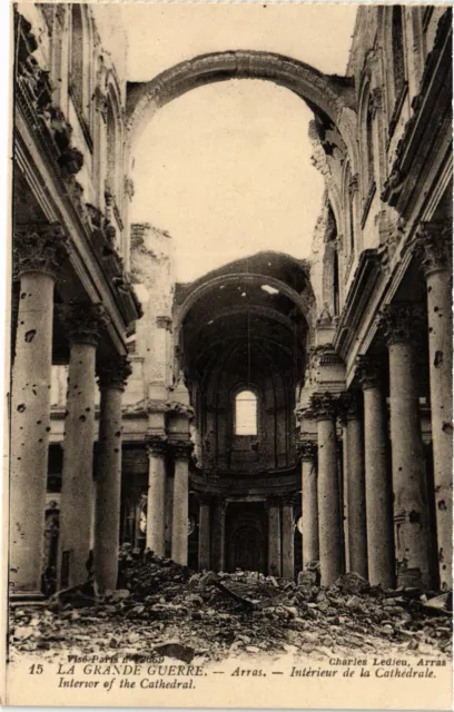 MILITARY CPA The Great War - Arras - Cathedral Interior (315802)