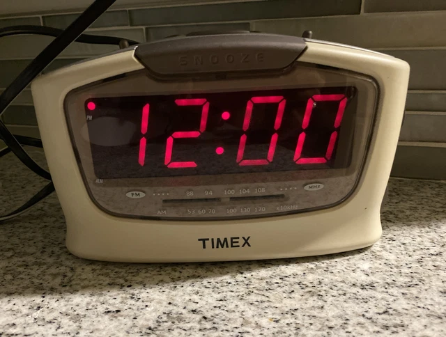 TIMEX ALARM CLOCK JUMBO DISPLAY AM/FM Radio White Model T254W Dimmable ...