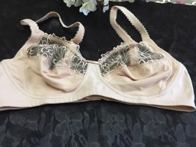 Bra Triumph  Size us 34b it3b eu75b Unpadded Wireless Beige