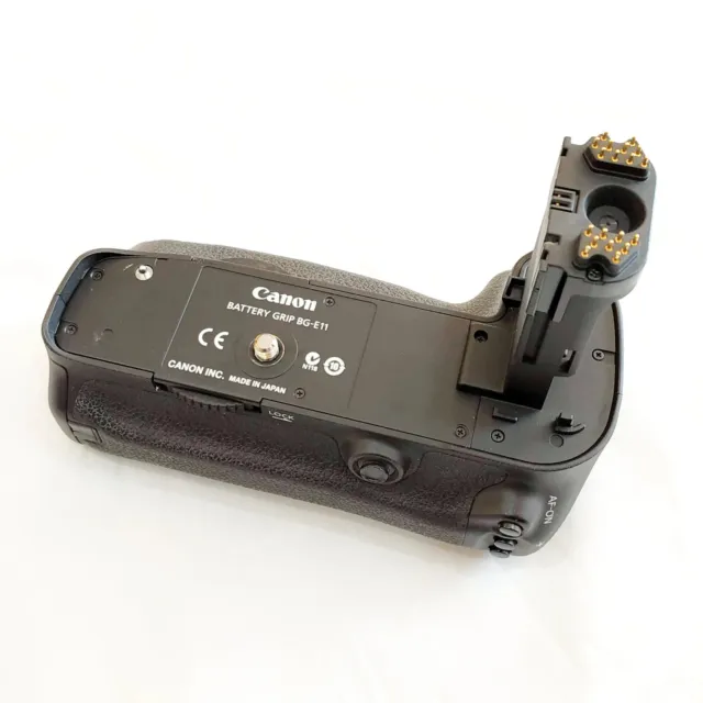 *GENUINE* Canon BG-E11 Battery Grip for the EOS 5D Mark III, EOS 5Ds and EOS 5Ds