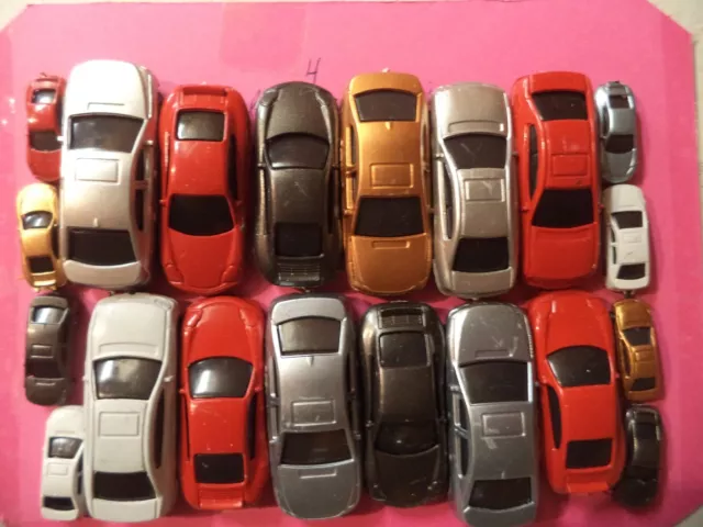 Lot de 12 voitures pour décoration circuit train ou autres - HO 1/87