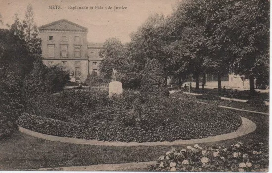 CPA - METZ -  Esplanade et Palais de Justice