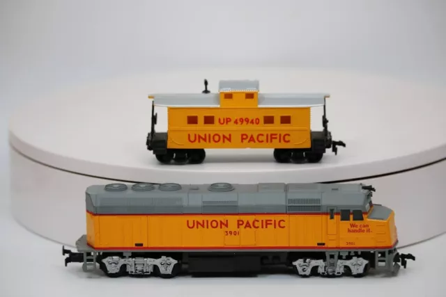 Life-Like HO Union Pacific Diesel Locomotive (3901) and Caboose (49940) - TESTED